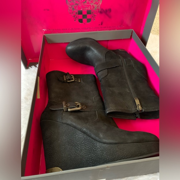 Vince Camuto
Kenzo Boot - Picture 2 of 11